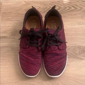 TOMS Maroon Knit Sneakers with Black Laces